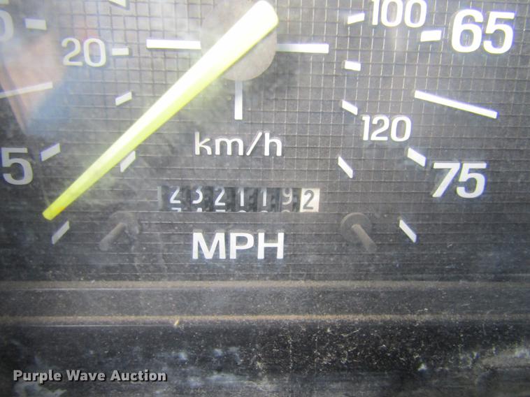 image for item DE5888 1995 Ford F700 flat dump bed truck