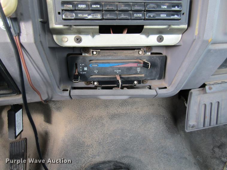 image for item DE5888 1995 Ford F700 flat dump bed truck