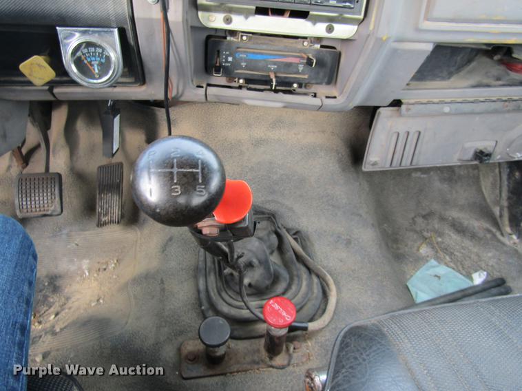 image for item DE5888 1995 Ford F700 flat dump bed truck