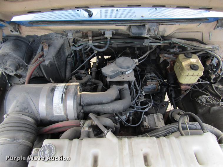 image for item DE5888 1995 Ford F700 flat dump bed truck