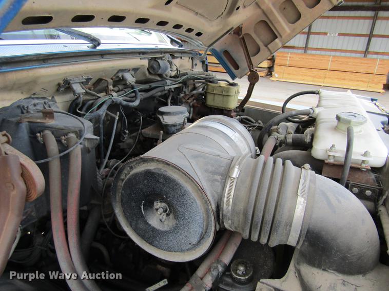 image for item DE5888 1995 Ford F700 flat dump bed truck