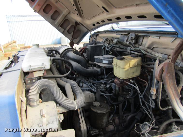 image for item DE5888 1995 Ford F700 flat dump bed truck