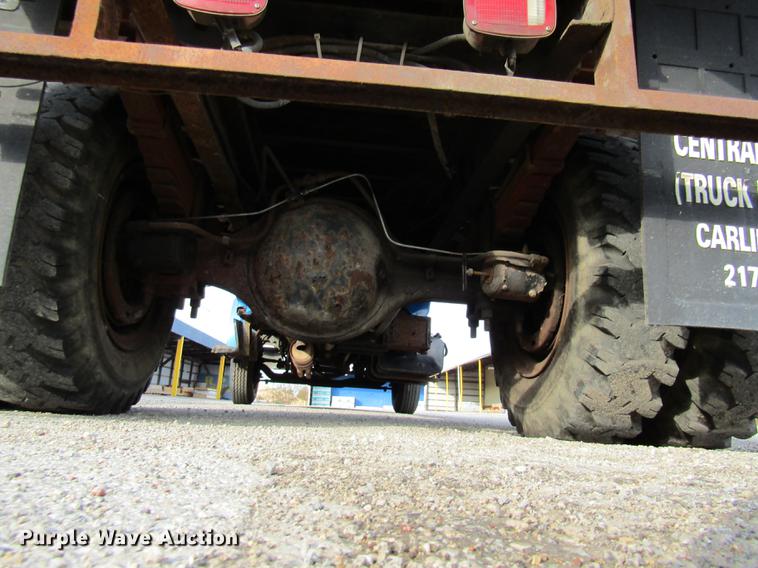 image for item DE5888 1995 Ford F700 flat dump bed truck