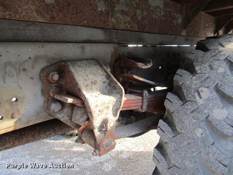 image for item DE5888 1995 Ford F700 flat dump bed truck