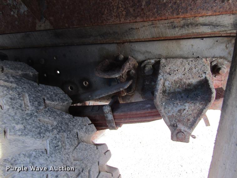 image for item DE5888 1995 Ford F700 flat dump bed truck