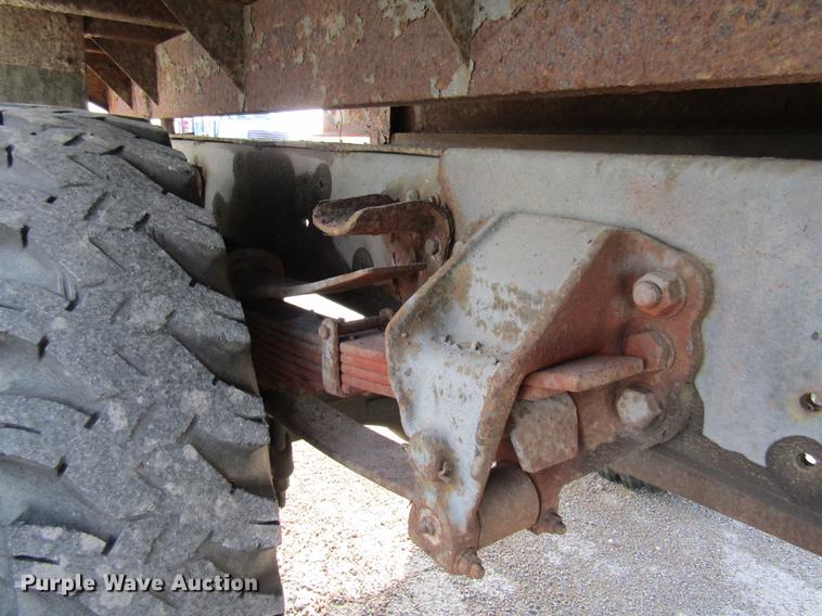 image for item DE5888 1995 Ford F700 flat dump bed truck