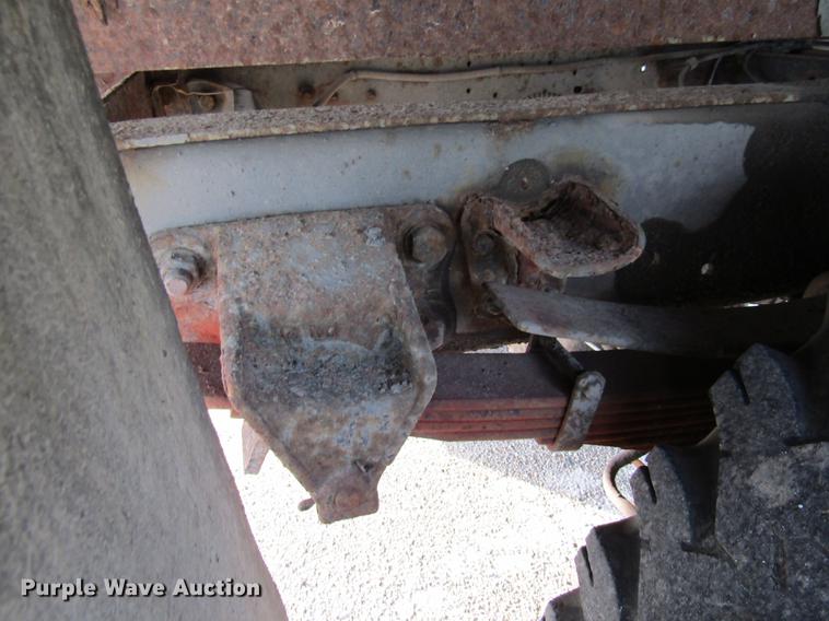 image for item DE5888 1995 Ford F700 flat dump bed truck