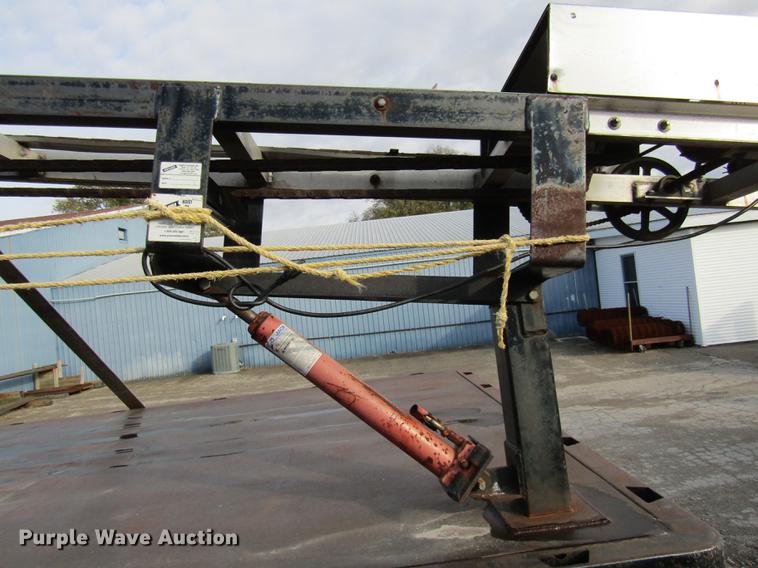 image for item DE5888 1995 Ford F700 flat dump bed truck