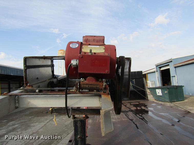 image for item DE5888 1995 Ford F700 flat dump bed truck