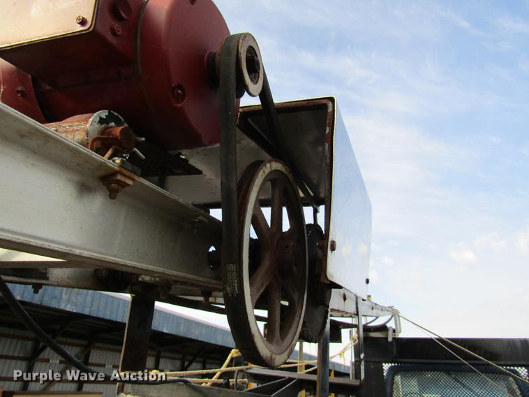 image for item DE5888 1995 Ford F700 flat dump bed truck