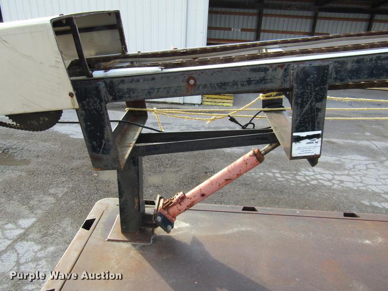 image for item DE5888 1995 Ford F700 flat dump bed truck