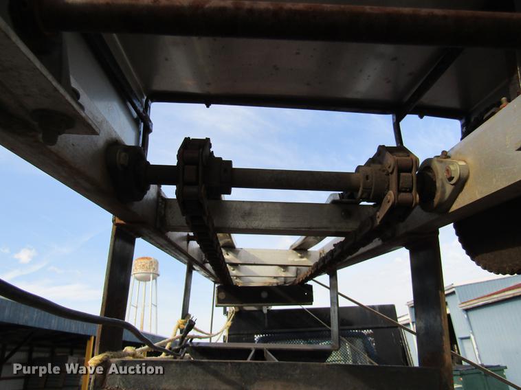 image for item DE5888 1995 Ford F700 flat dump bed truck