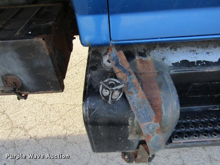 image for item DE5888 1995 Ford F700 flat dump bed truck