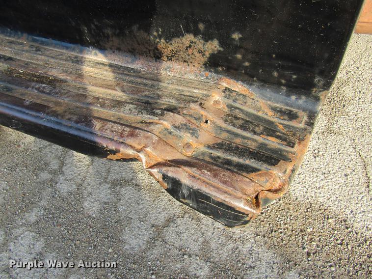 image for item DE5888 1995 Ford F700 flat dump bed truck