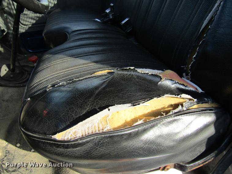 image for item DE5888 1995 Ford F700 flat dump bed truck