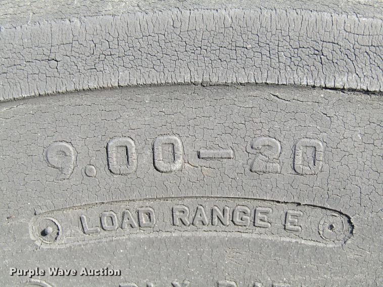 image for item DE5888 1995 Ford F700 flat dump bed truck