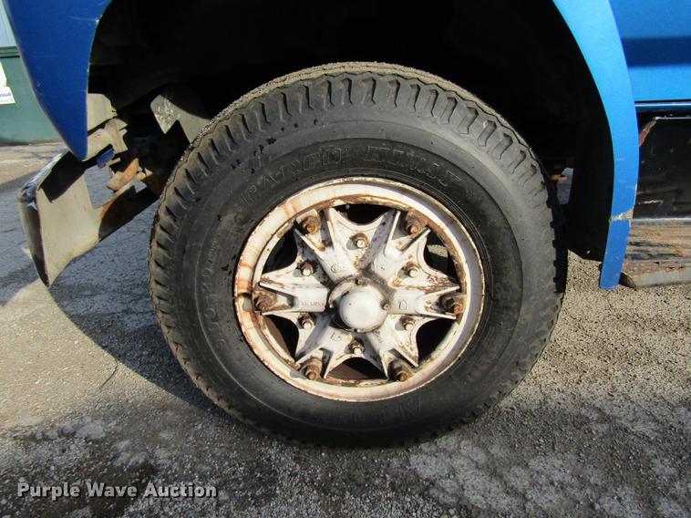 image for item DE5888 1995 Ford F700 flat dump bed truck