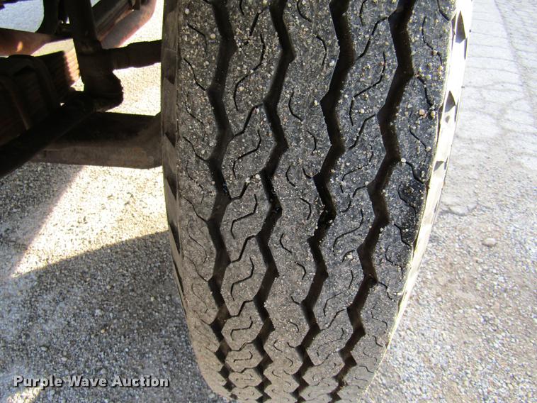 image for item DE5888 1995 Ford F700 flat dump bed truck