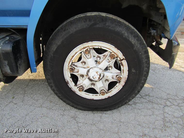 image for item DE5888 1995 Ford F700 flat dump bed truck