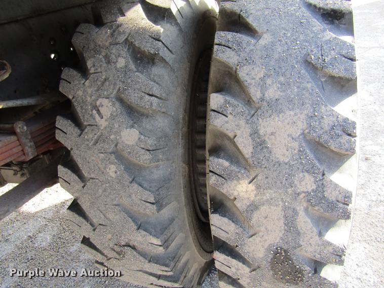 image for item DE5888 1995 Ford F700 flat dump bed truck