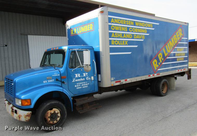 image for item DE5889 2000 International 4700 box truck