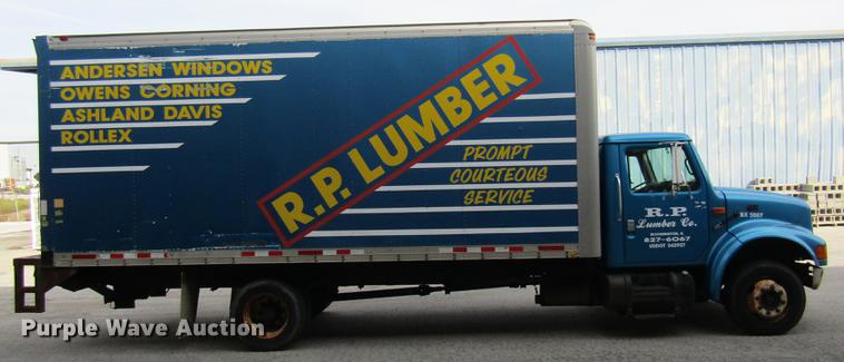 image for item DE5889 2000 International 4700 box truck