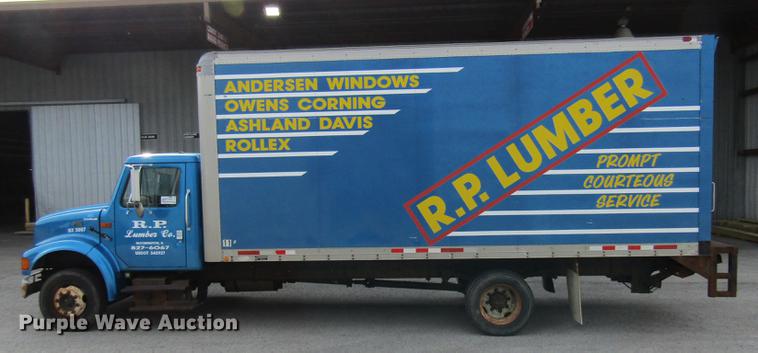 image for item DE5889 2000 International 4700 box truck