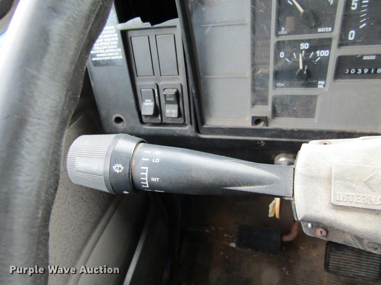 image for item DE5889 2000 International 4700 box truck