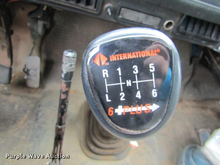 image for item DE5889 2000 International 4700 box truck