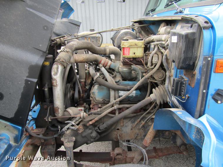 image for item DE5889 2000 International 4700 box truck