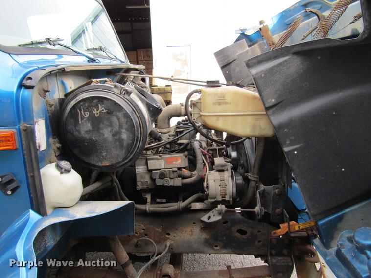 image for item DE5889 2000 International 4700 box truck