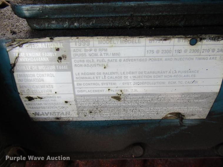 image for item DE5889 2000 International 4700 box truck