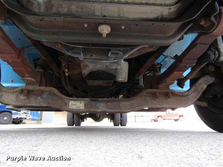 image for item DE5889 2000 International 4700 box truck