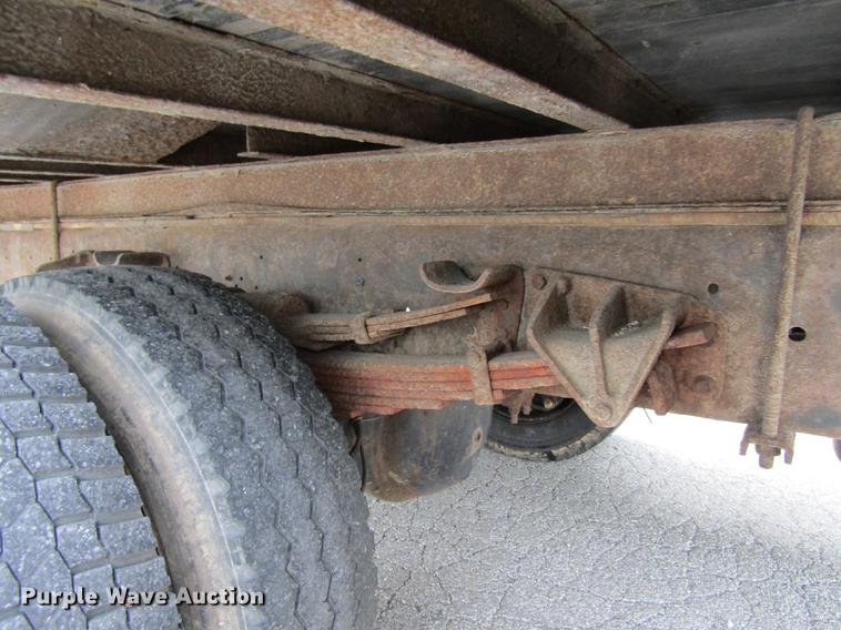 image for item DE5889 2000 International 4700 box truck