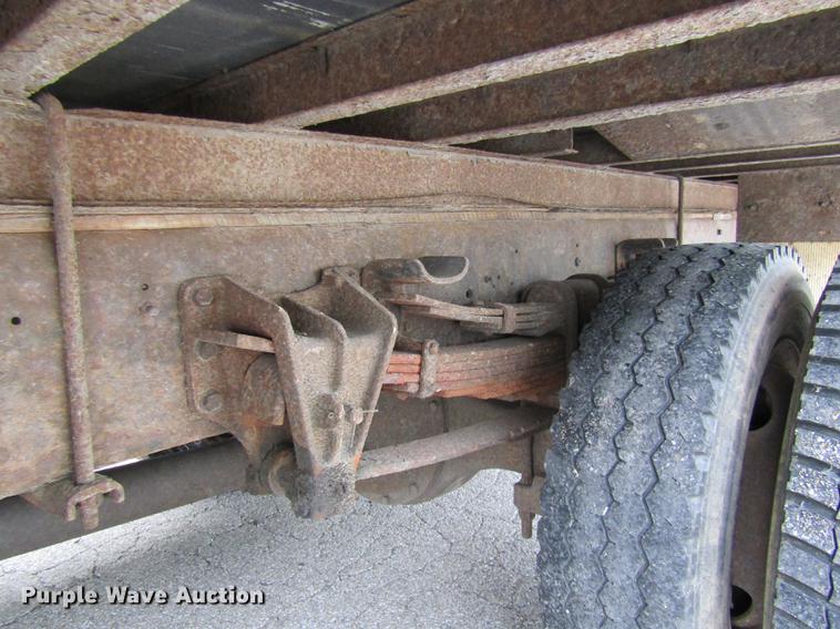 image for item DE5889 2000 International 4700 box truck