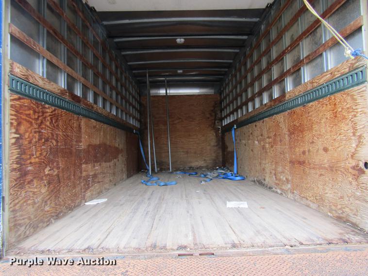 image for item DE5889 2000 International 4700 box truck