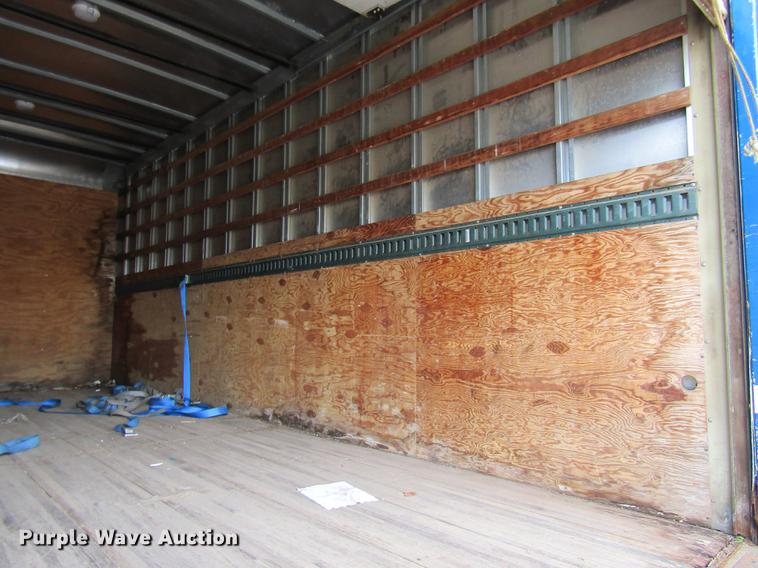 image for item DE5889 2000 International 4700 box truck