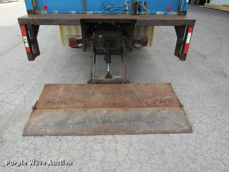 image for item DE5889 2000 International 4700 box truck