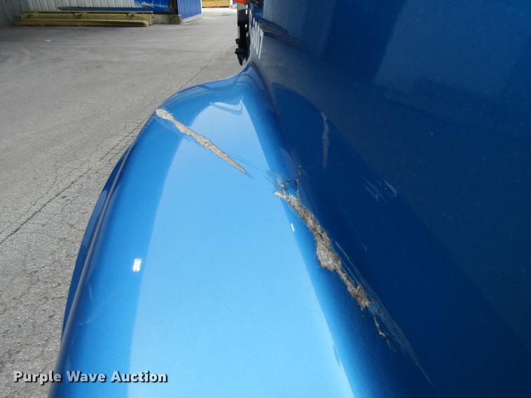 image for item DE5889 2000 International 4700 box truck