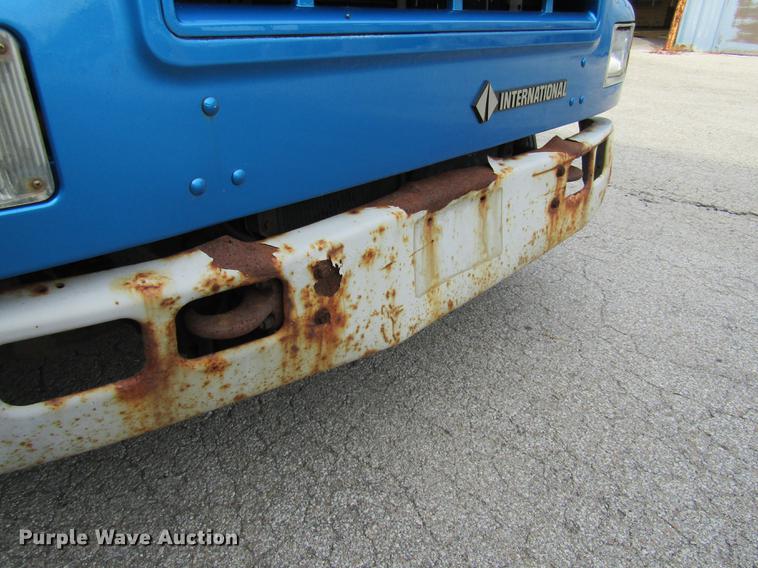 image for item DE5889 2000 International 4700 box truck