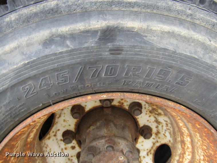 image for item DE5889 2000 International 4700 box truck