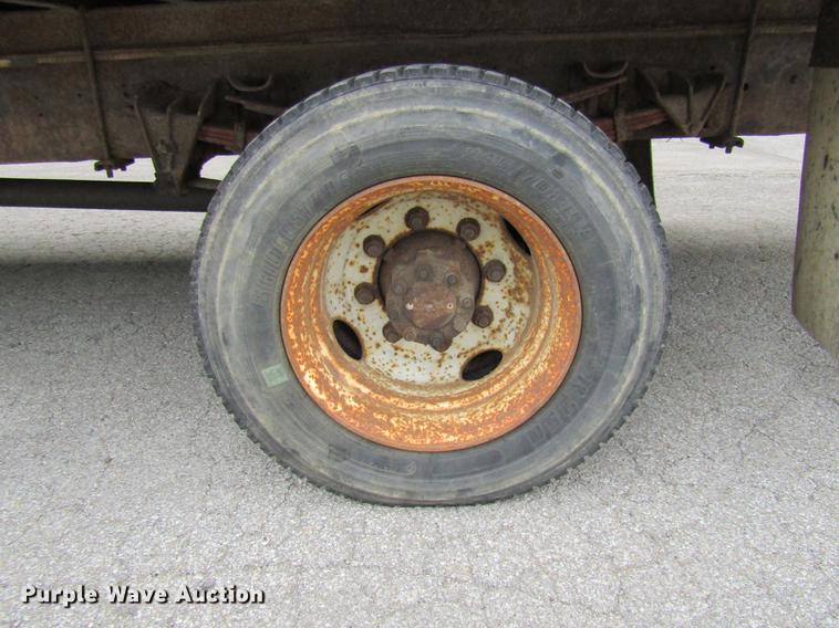 image for item DE5889 2000 International 4700 box truck