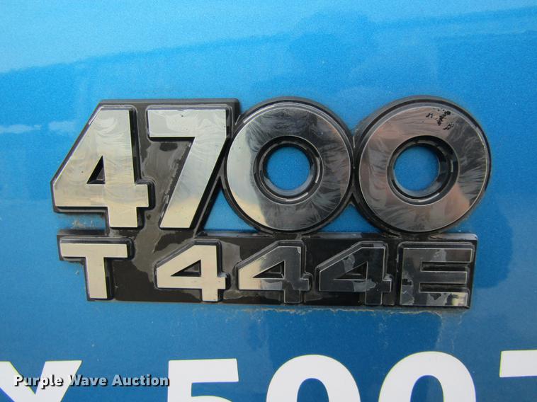 image for item DE5889 2000 International 4700 box truck