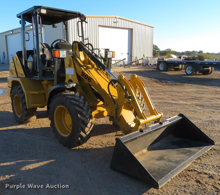 image for item DE6529 2002 Caterpillar 906 wheel loader