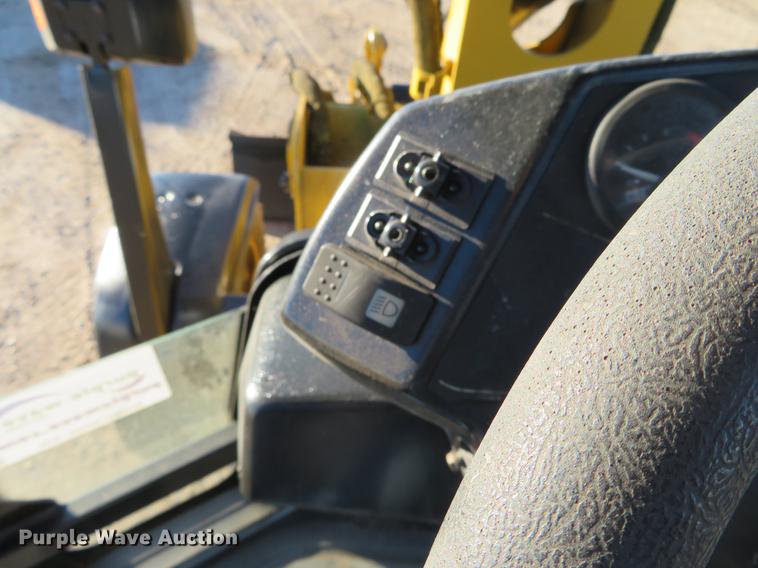 image for item DE6529 2002 Caterpillar 906 wheel loader