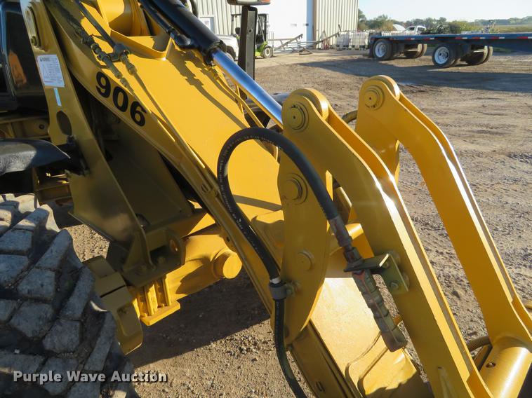 image for item DE6529 2002 Caterpillar 906 wheel loader