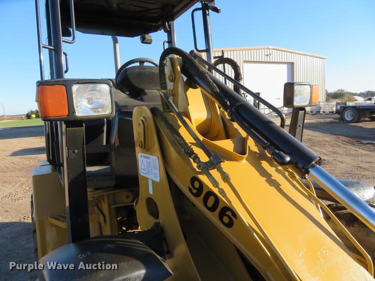 image for item DE6529 2002 Caterpillar 906 wheel loader