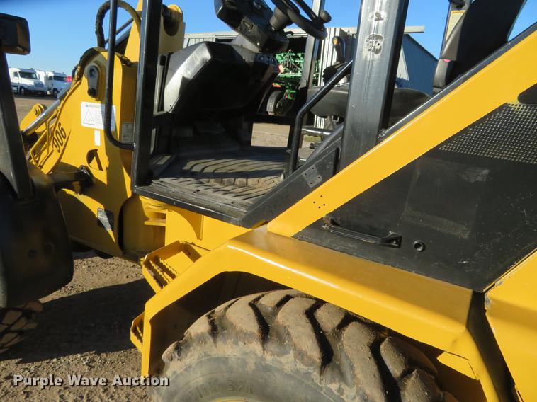 image for item DE6529 2002 Caterpillar 906 wheel loader
