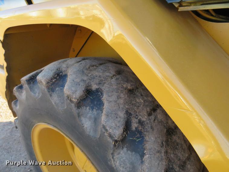 image for item DE6529 2002 Caterpillar 906 wheel loader
