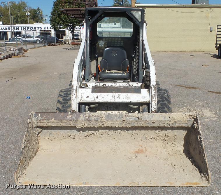image for item DE7299 2009 Bobcat S205 skid steer
